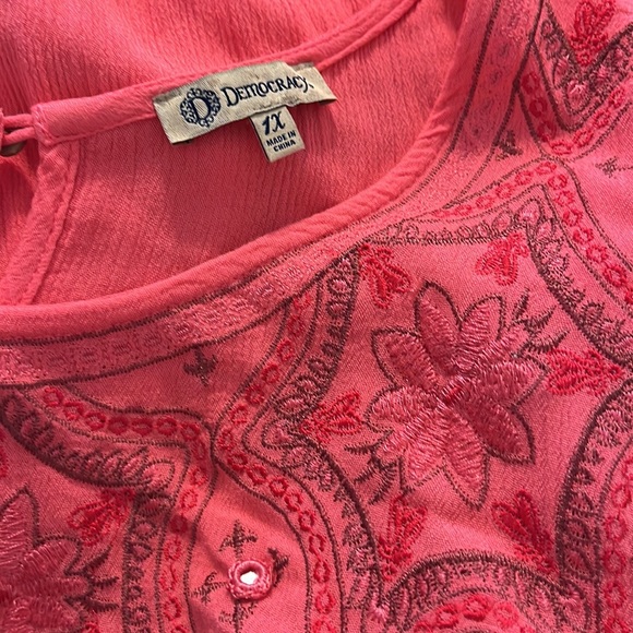 Democracy cold shoulder coral blouse - Picture 5 of 6